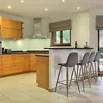 Spacious With Large Garden 4 Min Walk Cable Car Apartment Champery