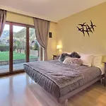 Apartment Spacious With Large Garden 4 Min Walk Cable Car