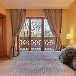 Spacious With Large Garden 4 Min Walk Cable Car Apartment *