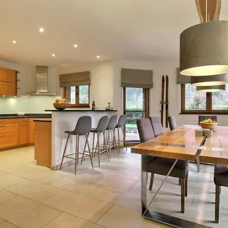 Spacious With Large Garden 4 Min Walk Cable Car شقة