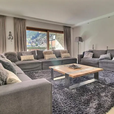 Апартаменты Spacious With Large Garden 4 Min Walk Cable Car *