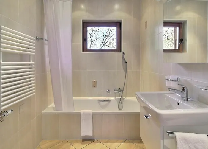 Spacious With Large Garden 4 Min Walk Cable Car