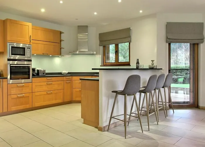 Spacious With Large Garden 4 Min Walk Cable Car Apartmán Champéry