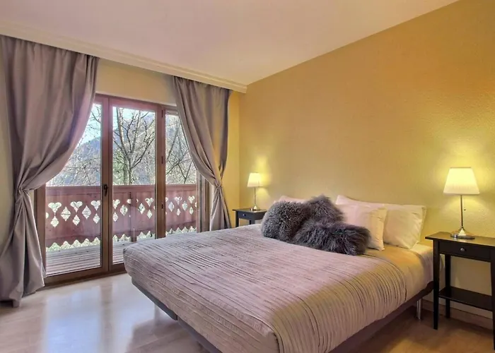 Spacious With Large Garden 4 Min Walk Cable Car Апартаменты Шампери