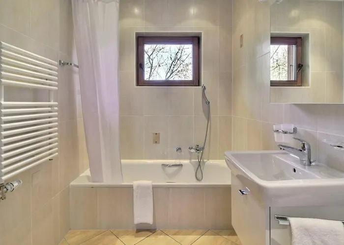 Spacious With Large Garden 4 Min Walk Cable Car