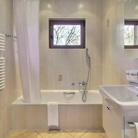 Spacious With Large Garden 4 Min Walk Cable Car