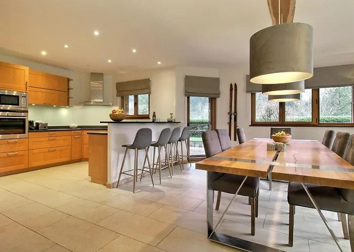 Spacious With Large Garden 4 Min Walk Cable Car Appartement